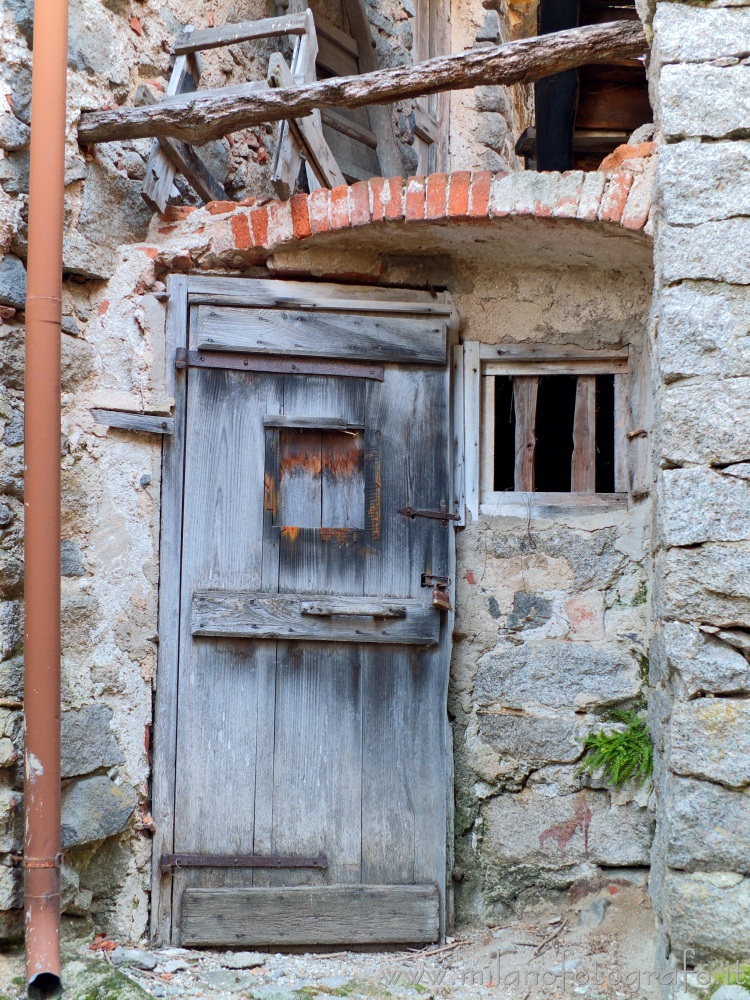 Campiglia Cervo (Biella, Italy) - Old wooden door in the fraction Sassaia